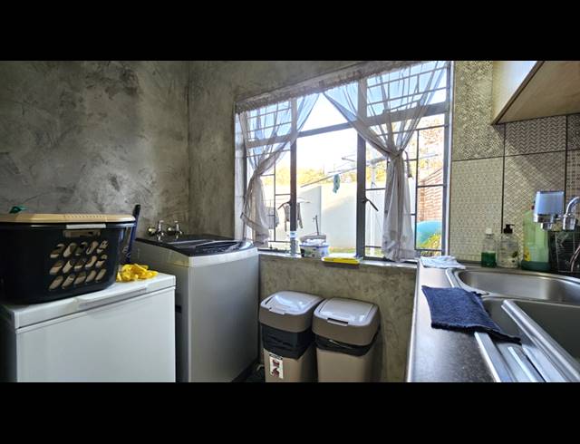 3 BEDROOM TOWNHOUSE FOR SALE IN MORELETA PARK